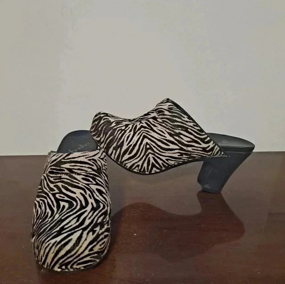 Dansko Clogs Zebra print Size 37 EUC - Picture 1 of 10
